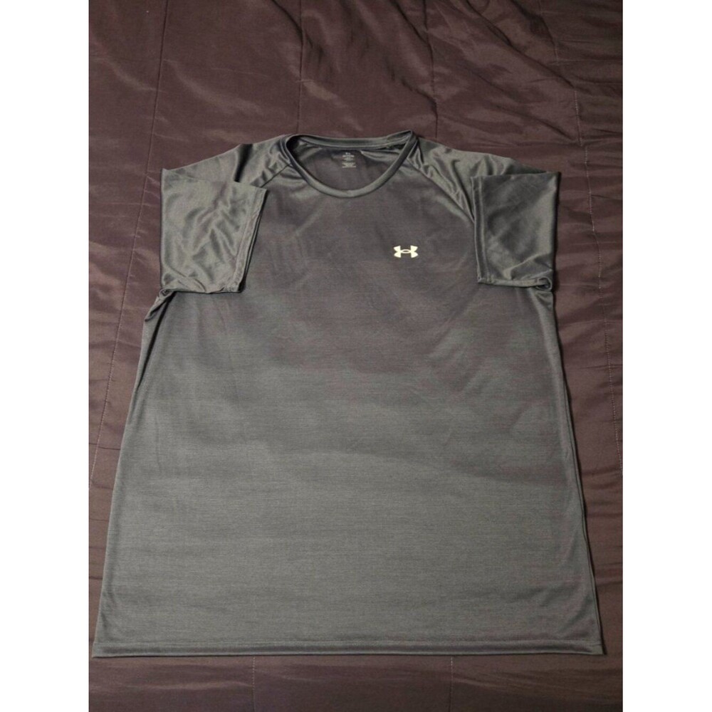 UNDER ARMOUR T SHIRT. MENS 2XL.